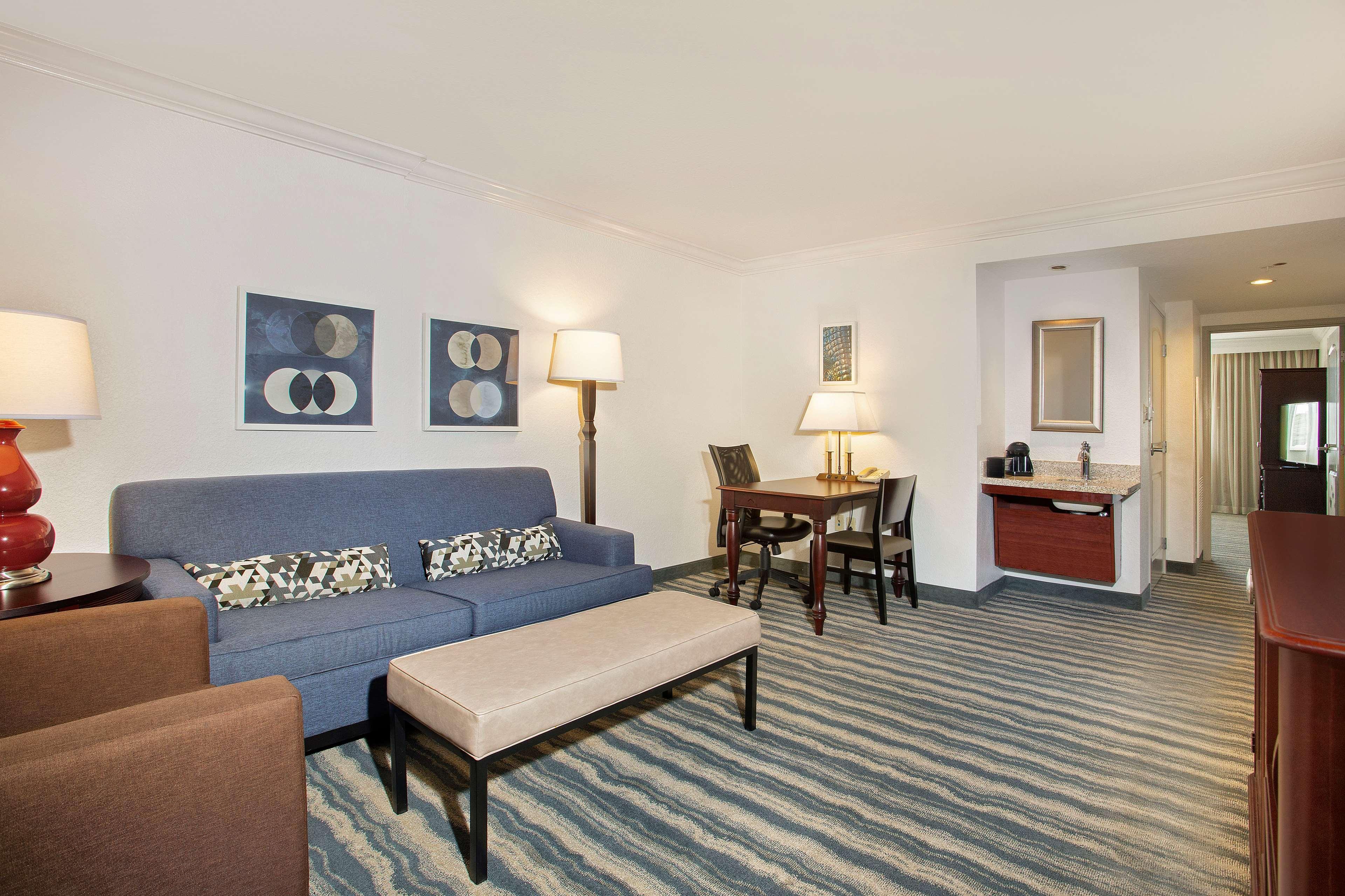 Embassy Suites By Hilton Tampa Brandon Heartland Εξωτερικό φωτογραφία