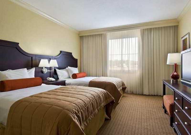 Embassy Suites By Hilton Tampa Brandon Heartland Εξωτερικό φωτογραφία