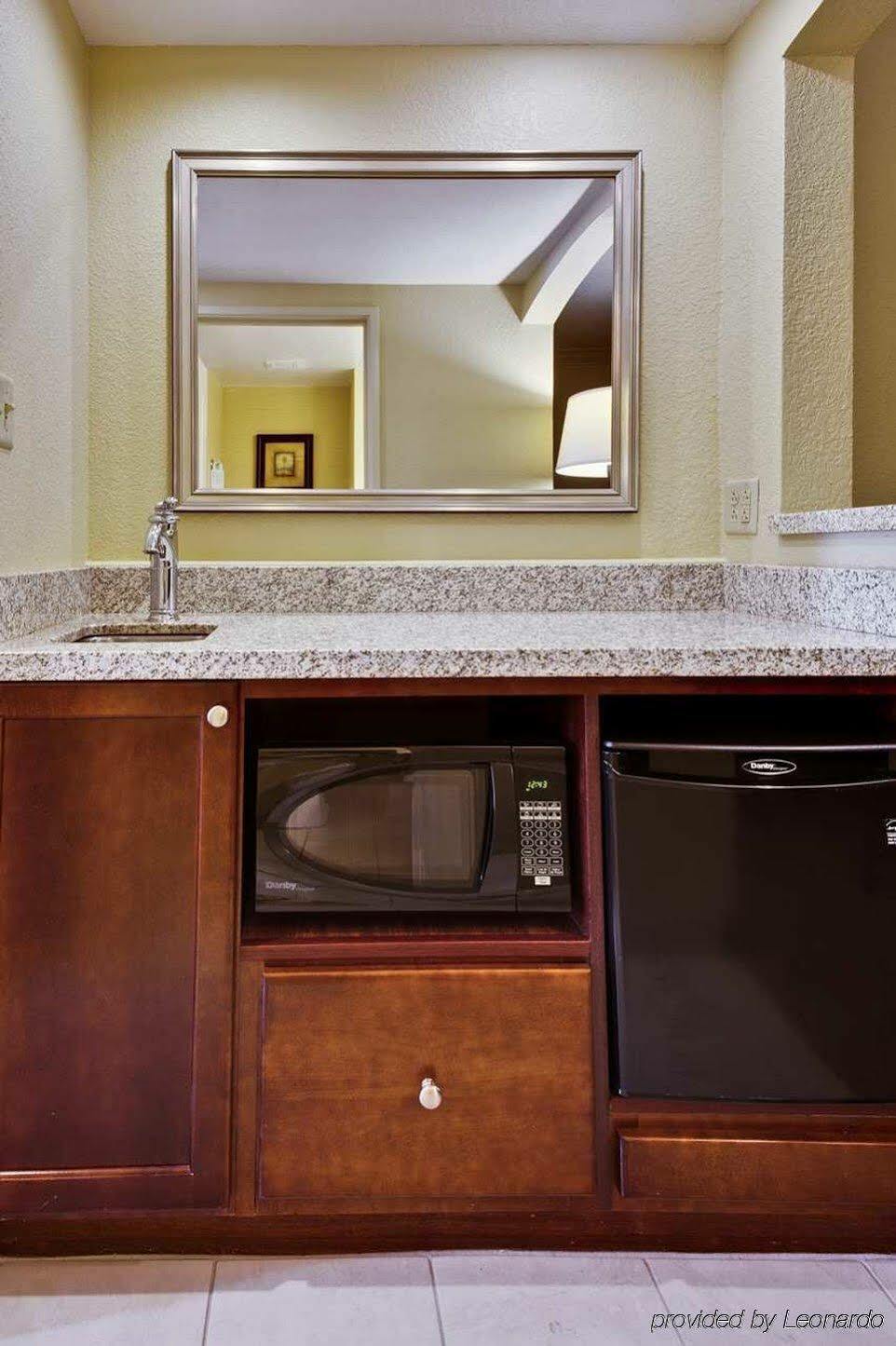 Embassy Suites By Hilton Tampa Brandon Heartland Εξωτερικό φωτογραφία